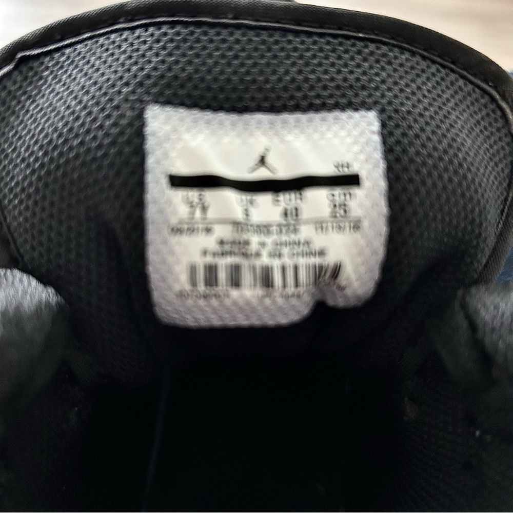 Nike Jordan 1 Rare Air Cool Gray Retro High 7y  705300-024 - Picture 7 of 7